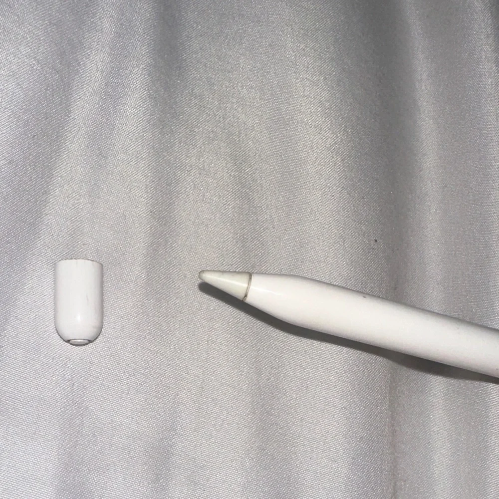 Apple Pencil in White with Silver Accent